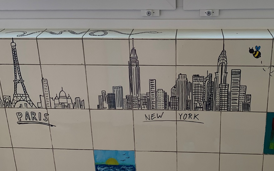 Bei einem Kunstprojekt am ESG wurden die Schultoiletten verschönert. Bei einem Kunstprojekt am ESG wurden die Schultoiletten verschönert.