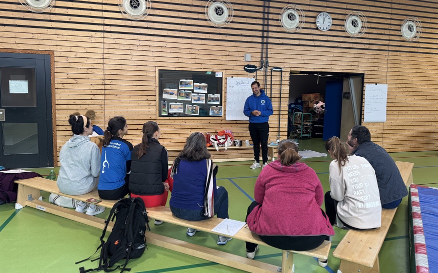 Stephen Perri, Leiter der Kindersportschule, hat sich mit insgesamt acht Übungsleiterinnen und Übungsleitern dem Thema Eltern-Kind-Sport gewidmet.