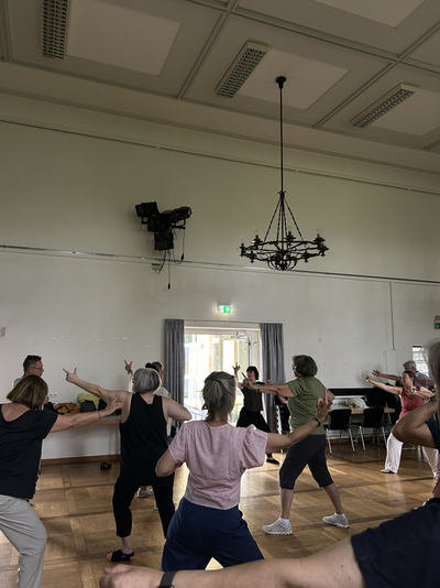 Qigong-Workshop im Casino-Saal