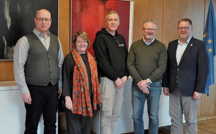 Tauschten sich zu aktuellen Themen aus (von links): Gernot Haiges von der Stabsstelle Wirtschaftsförderung und Stadtmarketing, Bürgermeisterin Martina Koch-Haßdenteufel, die Geschäftsführer der PASS GmbH, Stefan Tulipan und Martin Bernstein, sowie Oberbürgermeister Nico Lauxmann.